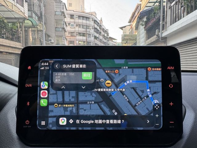 ★秒殺價時尚廣告色+雙色套件~僅跑6萬多低里程，認證車原鈑件，IKEY.盲點.環景.LV2.LED.CARPLAY★  第12張相片