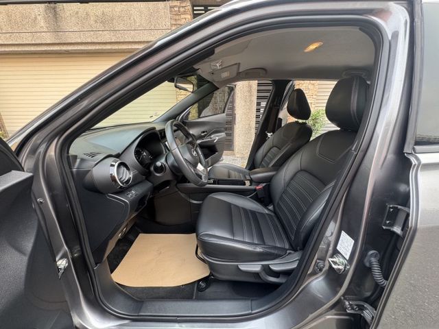 ★全新小改款旗艦版配備再升級~僅跑3萬，環景影像.盲點.全速域ACC.LED頭燈.CARPLAY導航，認證車原鈑件★  第3張相片