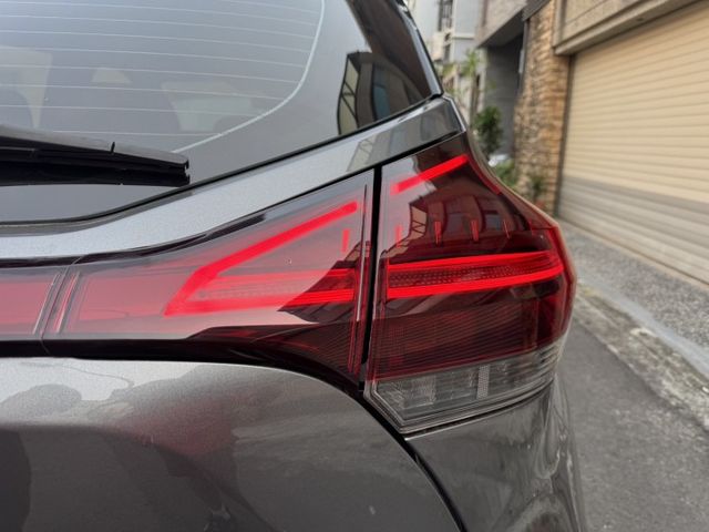 ★全新小改款旗艦版配備再升級~僅跑3萬，環景影像.盲點.全速域ACC.LED頭燈.CARPLAY導航，認證車原鈑件★  第17張相片