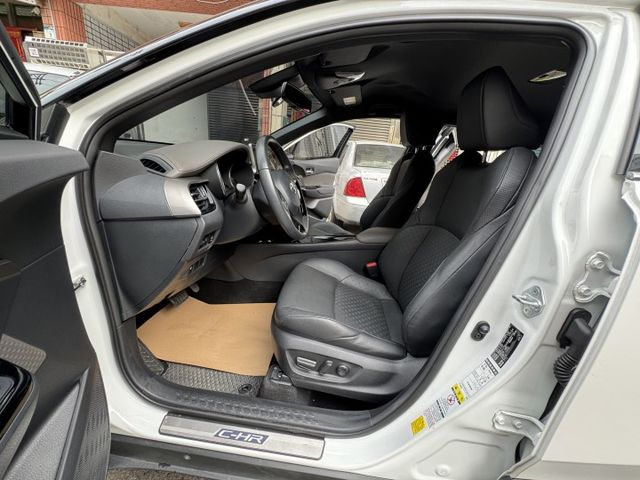 ★超美低里程豪華版+14萬精裝特仕/雙色套件~僅跑4萬多，認證車原鈑件，環景影像.HUD.IKEY.LV2.導航.盲點★  第5張相片