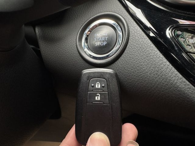 ★超美低里程豪華版+14萬精裝特仕/雙色套件~僅跑4萬多，認證車原鈑件，環景影像.HUD.IKEY.LV2.導航.盲點★  第10張相片