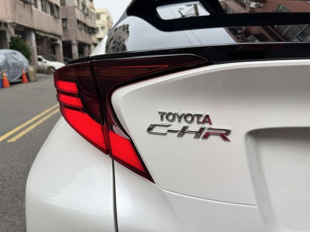 ★超美低里程豪華版+14萬精裝特仕/雙色套件~僅跑4萬多，認證車原鈑件，環景影像.HUD.IKEY.LV2.導航.盲點★  第18張相片