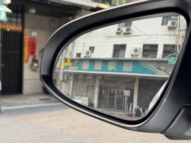 ★超美低里程豪華版+14萬精裝特仕/雙色套件~僅跑4萬多，認證車原鈑件，環景影像.HUD.IKEY.LV2.導航.盲點★  第19張相片