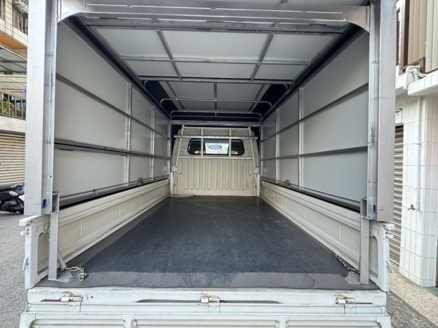 ★全車原鈑件認證車~加裝:三面帆布(側部可對折)/橡膠底板/電動窗/順風板/電子後視鏡，內裝漂亮冷氣很涼，本月特惠價★  第10張相片