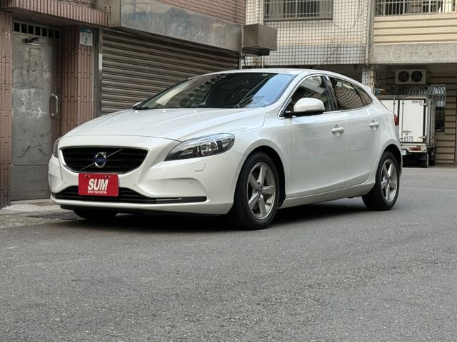 ★超美瑞典小坦克V40 T4僅跑8萬超低里程(附紀錄)~原鈑件認證車/本月促銷一口價，挑戰全國最低價★  第1張相片