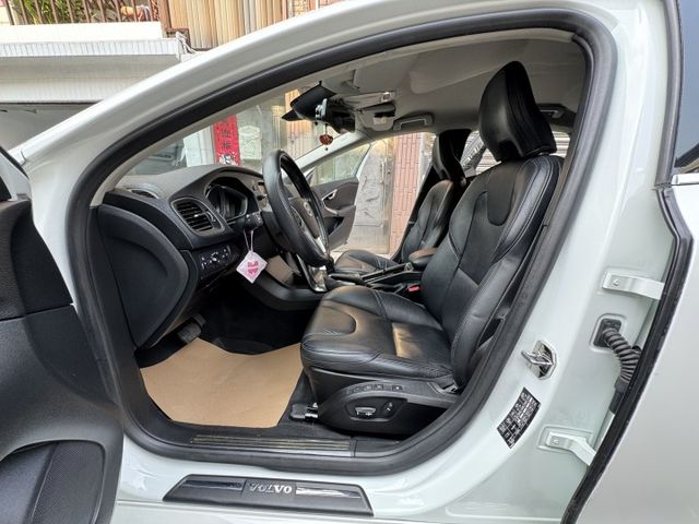 ★超美瑞典小坦克V40 T4僅跑8萬超低里程(附紀錄)~原鈑件認證車/本月促銷一口價，挑戰全國最低價★  第3張相片