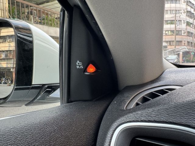 ★超美瑞典小坦克V40 T4僅跑8萬超低里程(附紀錄)~原鈑件認證車/本月促銷一口價，挑戰全國最低價★  第10張相片