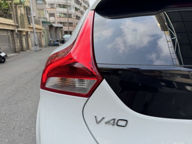 ★超美瑞典小坦克V40 T4僅跑8萬超低里程(附紀錄)~原鈑件認證車/本月促銷一口價，挑戰全國最低價★  第19張相片