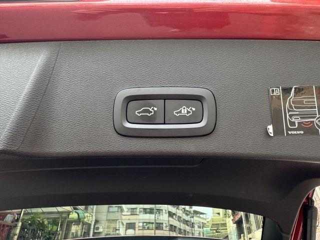 ★小改款高規領袖版僅跑4萬超低里程/原鈑件認證車，360環景.電動椅.Lv2跟車系統，可全額貸款購車★  第10張相片