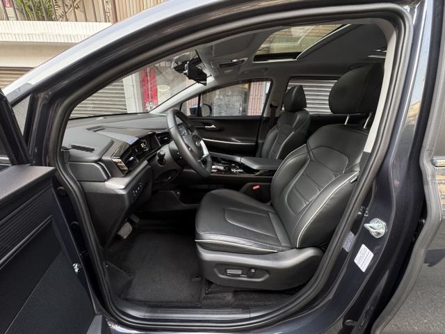 ★挑戰全台最低價旗艦版車型/原鈑件認證車~電滑門.全景天窗.360環景.電動椅.Lv2跟車，可全額貸款申辦新車利率★  第3張相片