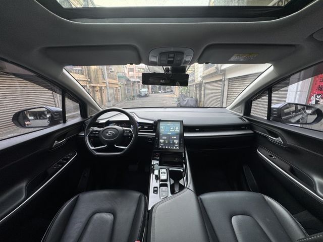 ★挑戰全台最低價旗艦版車型/原鈑件認證車~電滑門.全景天窗.360環景.電動椅.Lv2跟車，可全額貸款申辦新車利率★  第7張相片