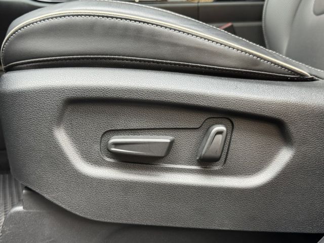 ★挑戰全台最低價旗艦版車型/原鈑件認證車~電滑門.全景天窗.360環景.電動椅.Lv2跟車，可全額貸款申辦新車利率★  第13張相片