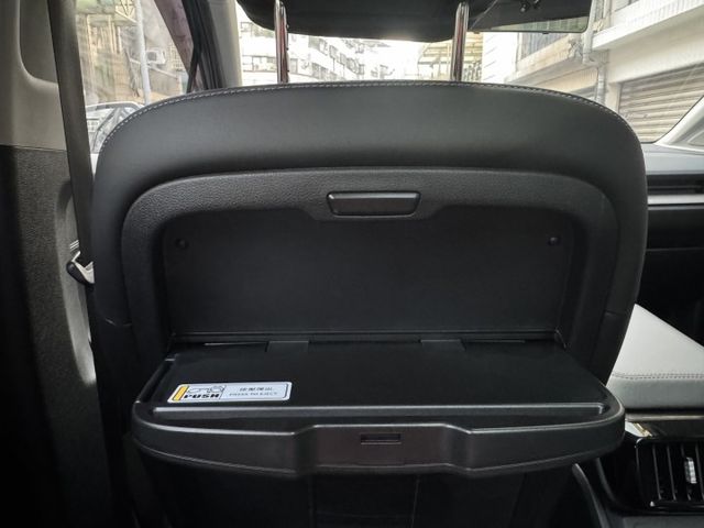 ★挑戰全台最低價旗艦版車型/原鈑件認證車~電滑門.全景天窗.360環景.電動椅.Lv2跟車，可全額貸款申辦新車利率★  第18張相片