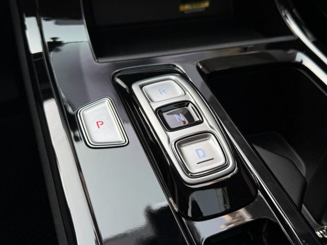 ★挑戰全台最低價旗艦版車型/原鈑件認證車~電滑門.全景天窗.360環景.電動椅.Lv2跟車，可全額貸款申辦新車利率★  第19張相片