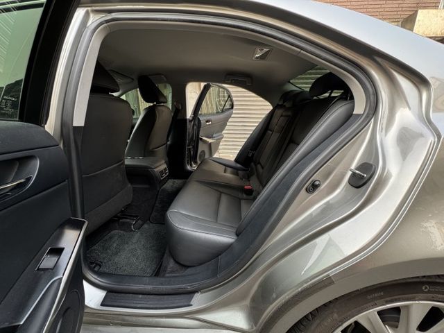 ★僅跑10萬公里至今原廠保養(附紀錄)，一公升可跑20公里以上，內裝外觀猶如新車&有認證原鈑件買的才安心★  第4張相片