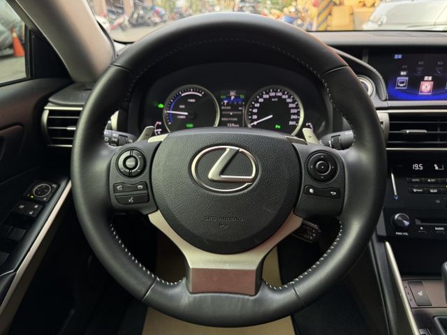 ★僅跑10萬公里至今原廠保養(附紀錄)，一公升可跑20公里以上，內裝外觀猶如新車&有認證原鈑件買的才安心★  第14張相片