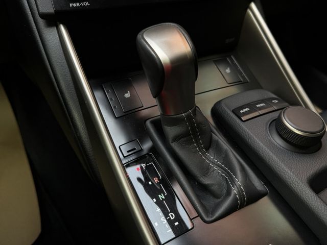 ★僅跑10萬公里至今原廠保養(附紀錄)，一公升可跑20公里以上，內裝外觀猶如新車&有認證原鈑件買的才安心★  第17張相片