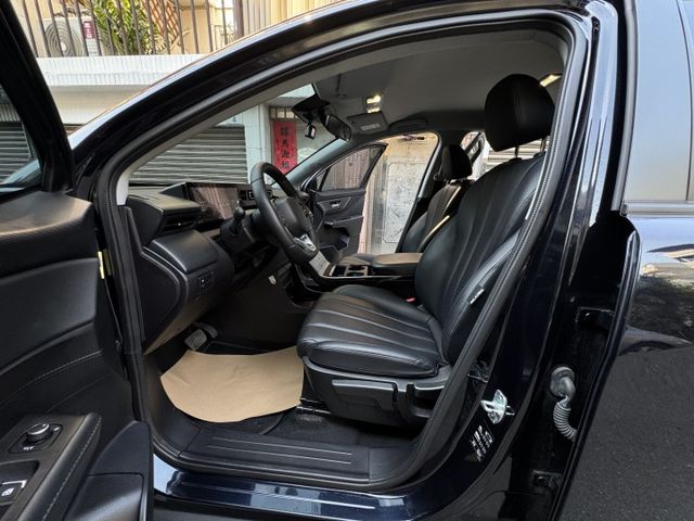 ★全程原廠保養/該換都已換~底盤猶如新車無聲無息，內裝外觀非常美觀，全車原鈑件認證車，開過電動車就回不去了★  第3張相片