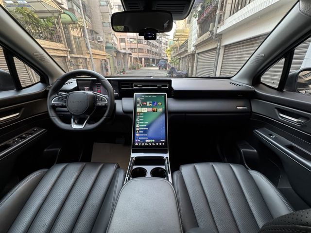 ★全程原廠保養/該換都已換~底盤猶如新車無聲無息，內裝外觀非常美觀，全車原鈑件認證車，開過電動車就回不去了★  第6張相片