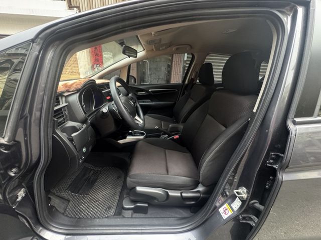 ★全新改款新車頭空間更大~僅跑5萬超低里程，定速.換檔撥片.恆溫.音響快撥鍵.節能模式，認證車可全額貸款，省油代步首選★  第3張相片