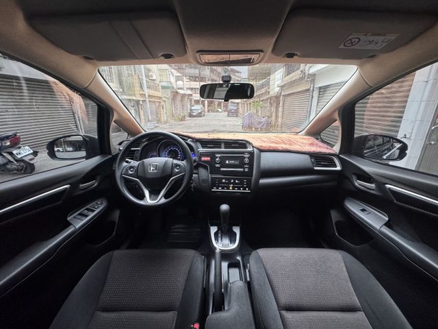 ★全新改款新車頭空間更大~僅跑5萬超低里程，定速.換檔撥片.恆溫.音響快撥鍵.節能模式，認證車可全額貸款，省油代步首選★  第5張相片