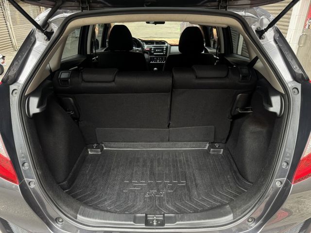 ★全新改款新車頭空間更大~僅跑5萬超低里程，定速.換檔撥片.恆溫.音響快撥鍵.節能模式，認證車可全額貸款，省油代步首選★  第14張相片