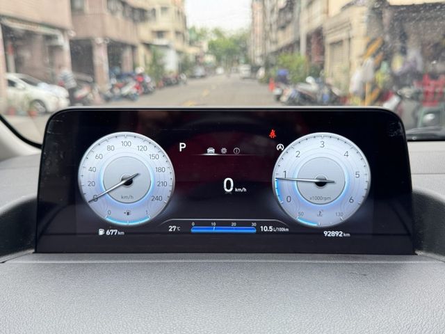 ★9人座高規雙電滑門(含感應功能)~IKEY.倒車顯影.無線CARPLAY.防滑系統，認證車原鈑件，可全額貸款★  第8張相片