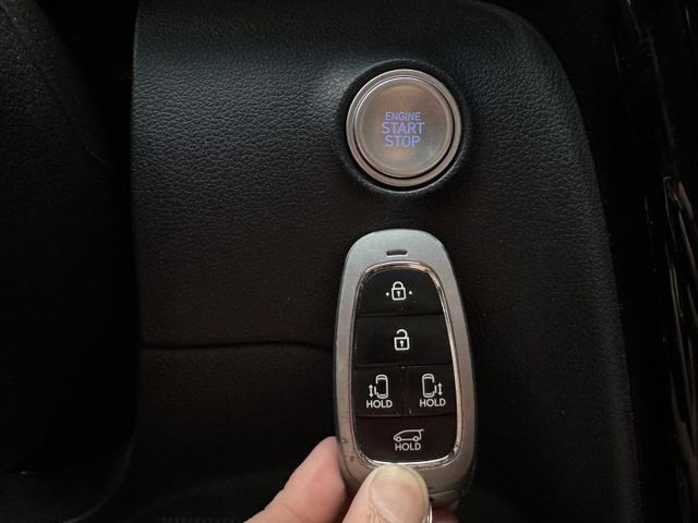 ★9人座高規雙電滑門(含感應功能)~IKEY.倒車顯影.無線CARPLAY.防滑系統，認證車原鈑件，可全額貸款★  第9張相片