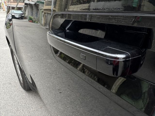 ★9人座高規雙電滑門(含感應功能)~IKEY.倒車顯影.無線CARPLAY.防滑系統，認證車原鈑件，可全額貸款★  第17張相片