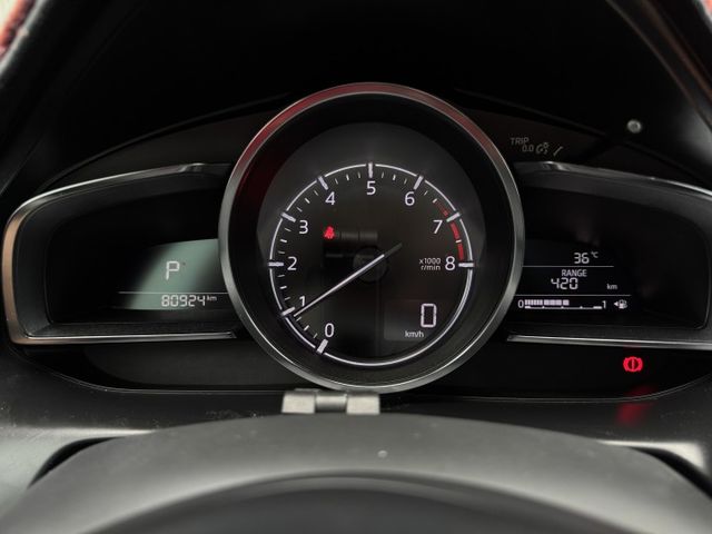 ★僅跑8萬頂級版車型+升級鋼鐵灰/衛星導航~IKEY.HUD.盲點.倒車顯影.車道偏移.AEB.LED頭燈，認證車原鈑★  第5張相片