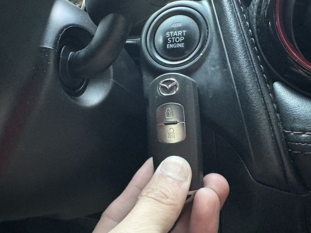 ★僅跑8萬頂級版車型+升級鋼鐵灰/衛星導航~IKEY.HUD.盲點.倒車顯影.車道偏移.AEB.LED頭燈，認證車原鈑★  第11張相片