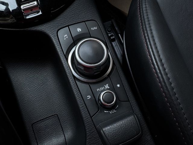 ★僅跑8萬頂級版車型+升級鋼鐵灰/衛星導航~IKEY.HUD.盲點.倒車顯影.車道偏移.AEB.LED頭燈，認證車原鈑★  第13張相片