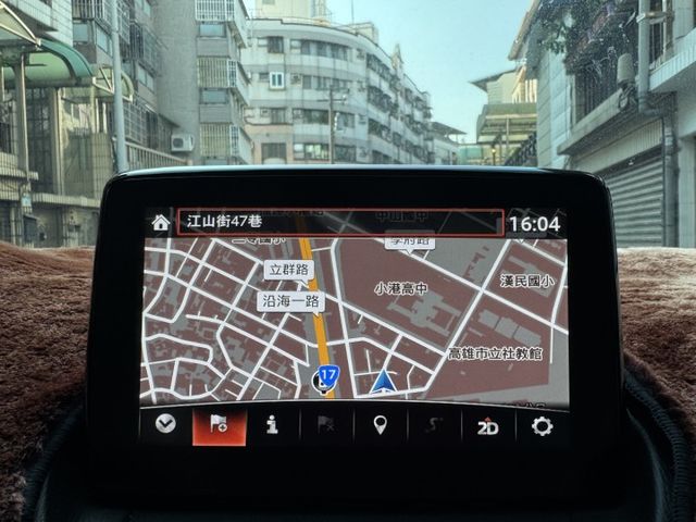 ★僅跑8萬頂級版車型+升級鋼鐵灰/衛星導航~IKEY.HUD.盲點.倒車顯影.車道偏移.AEB.LED頭燈，認證車原鈑★  第14張相片