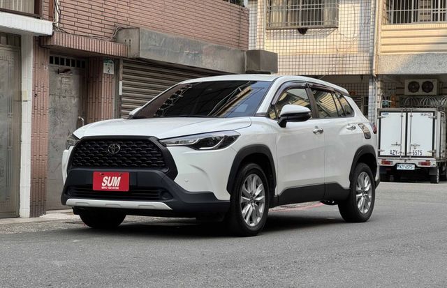 ★超美白色豪華版+升級10萬雙精裝特仕~僅跑6萬，IKEY.LV2.導航.CARPLAY.HUD.迎賓踏板，認證車原鈑★  第1張相片