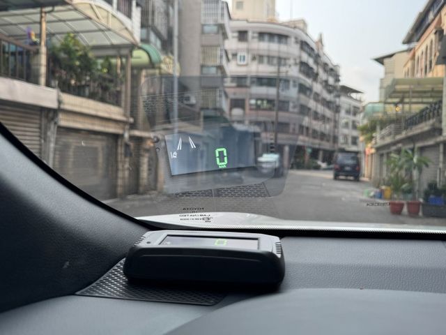 ★超美白色豪華版+升級10萬雙精裝特仕~僅跑6萬，IKEY.LV2.導航.CARPLAY.HUD.迎賓踏板，認證車原鈑★  第10張相片