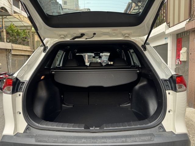 ★超美白色豪華版+升級10萬雙精裝特仕~僅跑6萬，IKEY.LV2.導航.CARPLAY.HUD.迎賓踏板，認證車原鈑★  第18張相片