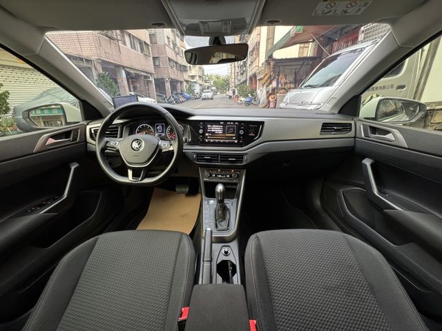 ★最美白色1.0渦輪智能特仕版~僅跑4萬多低里程，IKEY.ACC.盲點.LED頭燈.CARPLAY導航，認證車原鈑★  第5張相片