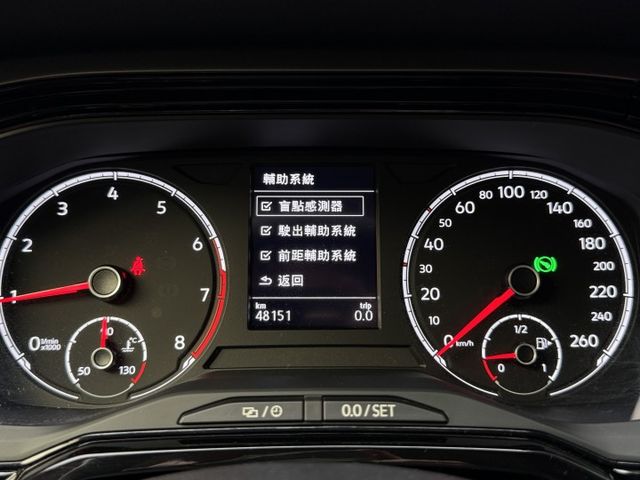 ★最美白色1.0渦輪智能特仕版~僅跑4萬多低里程，IKEY.ACC.盲點.LED頭燈.CARPLAY導航，認證車原鈑★  第7張相片