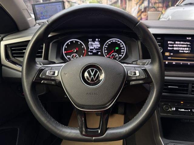 ★最美白色1.0渦輪智能特仕版~僅跑4萬多低里程，IKEY.ACC.盲點.LED頭燈.CARPLAY導航，認證車原鈑★  第8張相片