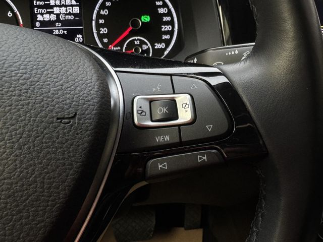 ★最美白色1.0渦輪智能特仕版~僅跑4萬多低里程，IKEY.ACC.盲點.LED頭燈.CARPLAY導航，認證車原鈑★  第9張相片