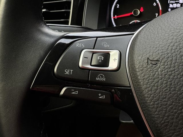 ★最美白色1.0渦輪智能特仕版~僅跑4萬多低里程，IKEY.ACC.盲點.LED頭燈.CARPLAY導航，認證車原鈑★  第10張相片