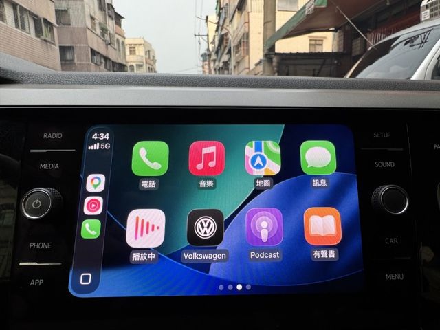 ★最美白色1.0渦輪智能特仕版~僅跑4萬多低里程，IKEY.ACC.盲點.LED頭燈.CARPLAY導航，認證車原鈑★  第14張相片