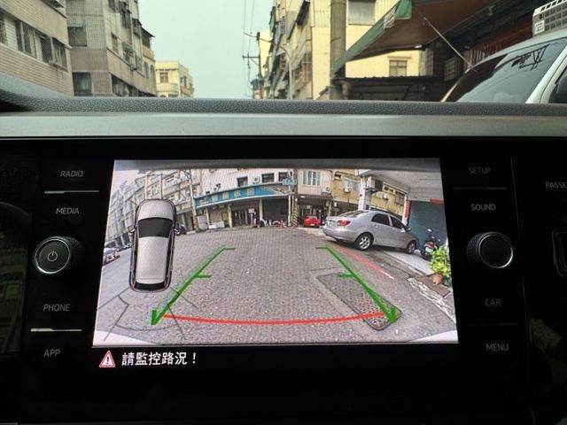 ★最美白色1.0渦輪智能特仕版~僅跑4萬多低里程，IKEY.ACC.盲點.LED頭燈.CARPLAY導航，認證車原鈑★  第16張相片