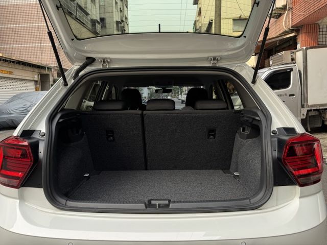 ★最美白色1.0渦輪智能特仕版~僅跑4萬多低里程，IKEY.ACC.盲點.LED頭燈.CARPLAY導航，認證車原鈑★  第19張相片