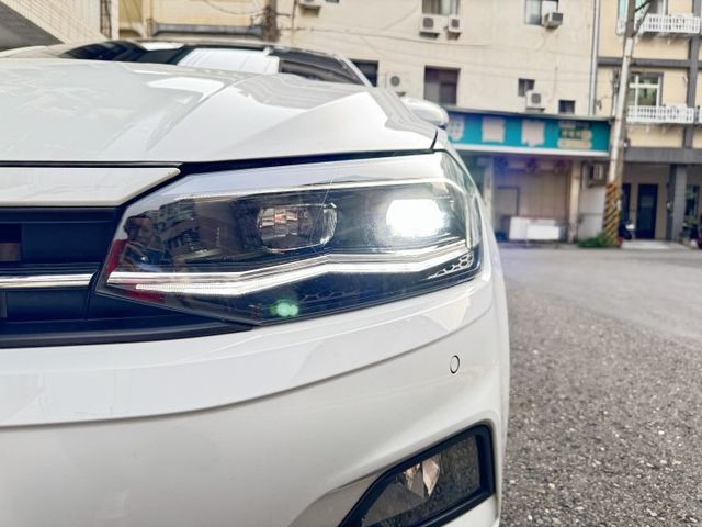 ★最美白色1.0渦輪智能特仕版~僅跑4萬多低里程，IKEY.ACC.盲點.LED頭燈.CARPLAY導航，認證車原鈑★  第20張相片