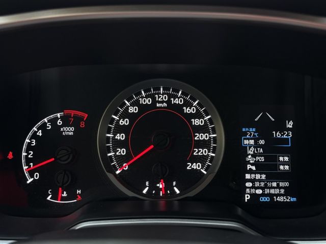 ★高規豪華版~僅跑1萬多低里程~IKEY.LV2.CARPLAY導航.恆溫，類新車最好照顧的顏色，認證車原鈑，原廠保固★  第6張相片