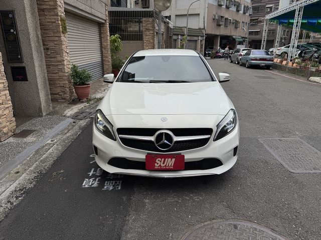 ★超級美車僅跑8萬多/最美白色系/認證車原鈑件~IKEY.換檔撥片.電動椅.LED頭燈.9氣囊.定速，可全額貸款★  第8張相片