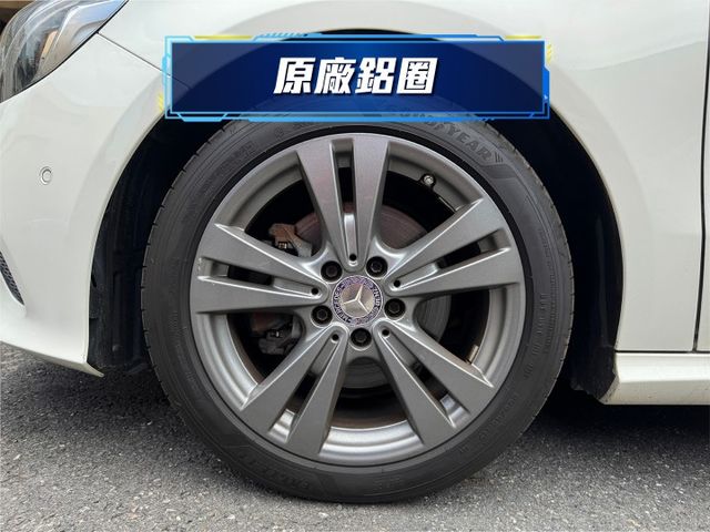 ★超級美車僅跑8萬多/最美白色系/認證車原鈑件~IKEY.換檔撥片.電動椅.LED頭燈.9氣囊.定速，可全額貸款★  第19張相片