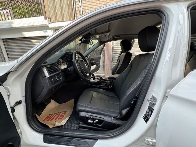★小改款安全配備大升級有盲點/AEB/車道偏移+升級大螢幕導航~認證車原鈑，IKEY.定速.LED頭燈.電動椅，可全貸★  第3張相片