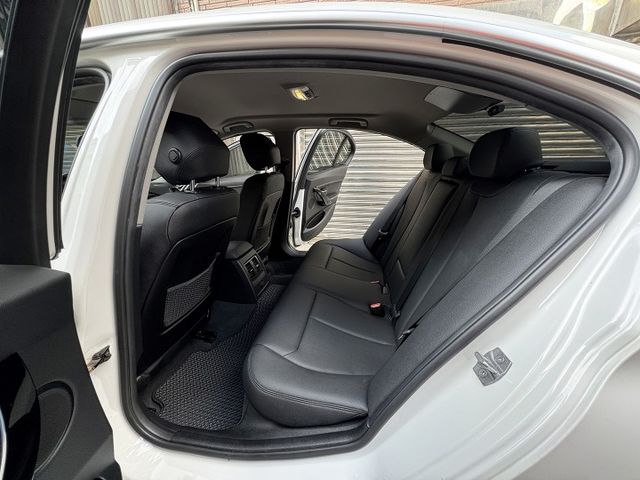 ★小改款安全配備大升級有盲點/AEB/車道偏移+升級大螢幕導航~認證車原鈑，IKEY.定速.LED頭燈.電動椅，可全貸★  第4張相片